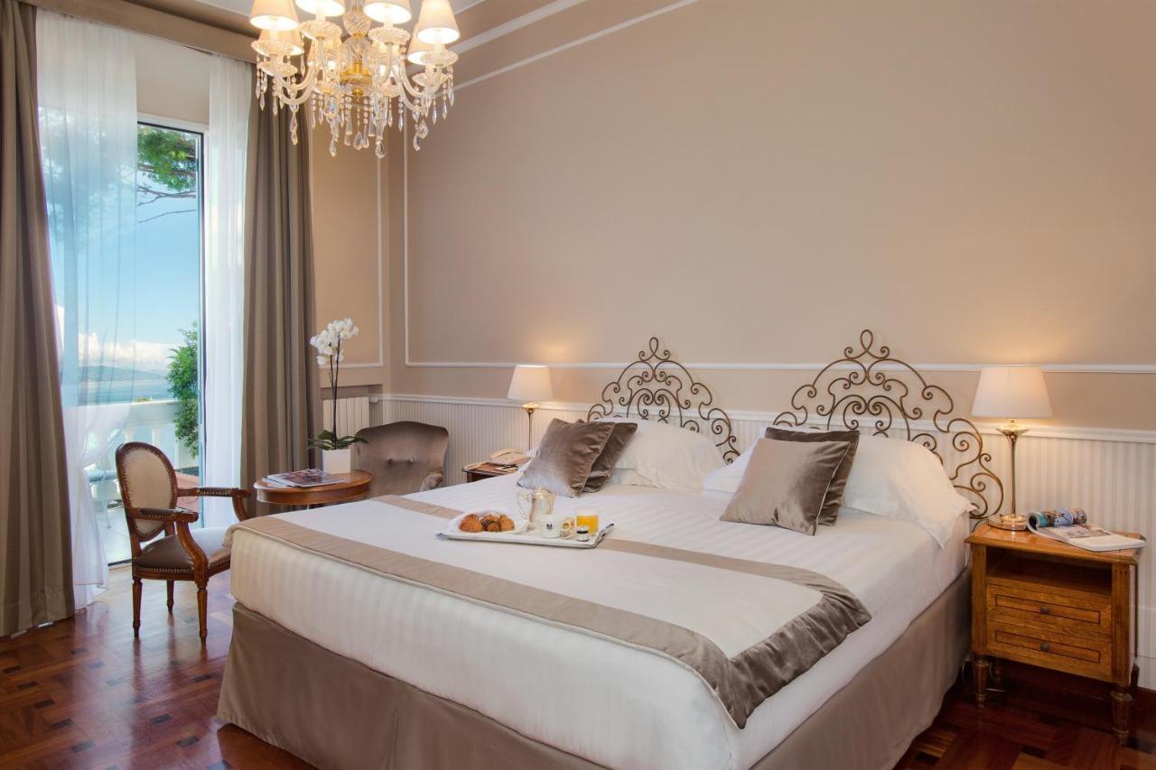 Deluxe Double Room with Balcony and Sea View,1685062343:JPEG